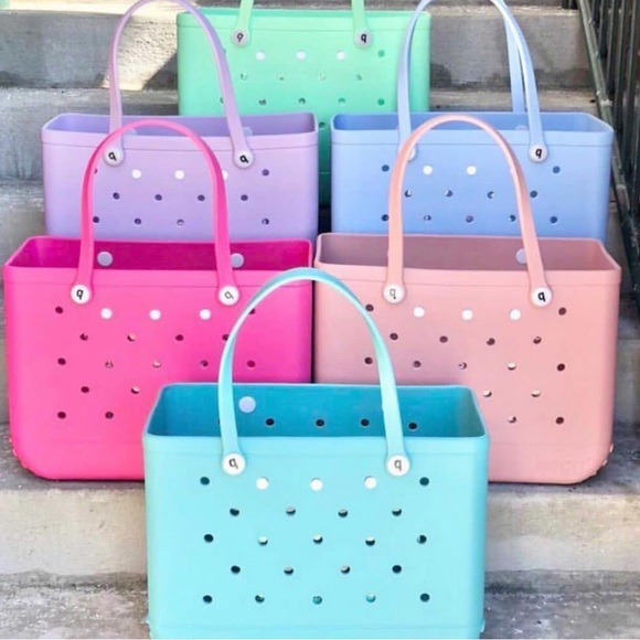SOLD OUT ONE LEFT IN MY G I V E A W A Y Beach BAGS Retail $89.99 - Picture 13 of 13
